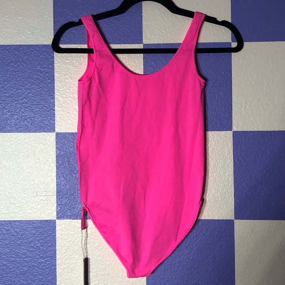 SKIMS Tops - NWT SKIMS Essential Scoop Neck Bodysuit in Pink Highlighter - Size S/M